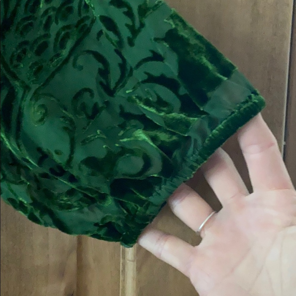Elegant Green Velvet Top - Picture 2 of 5